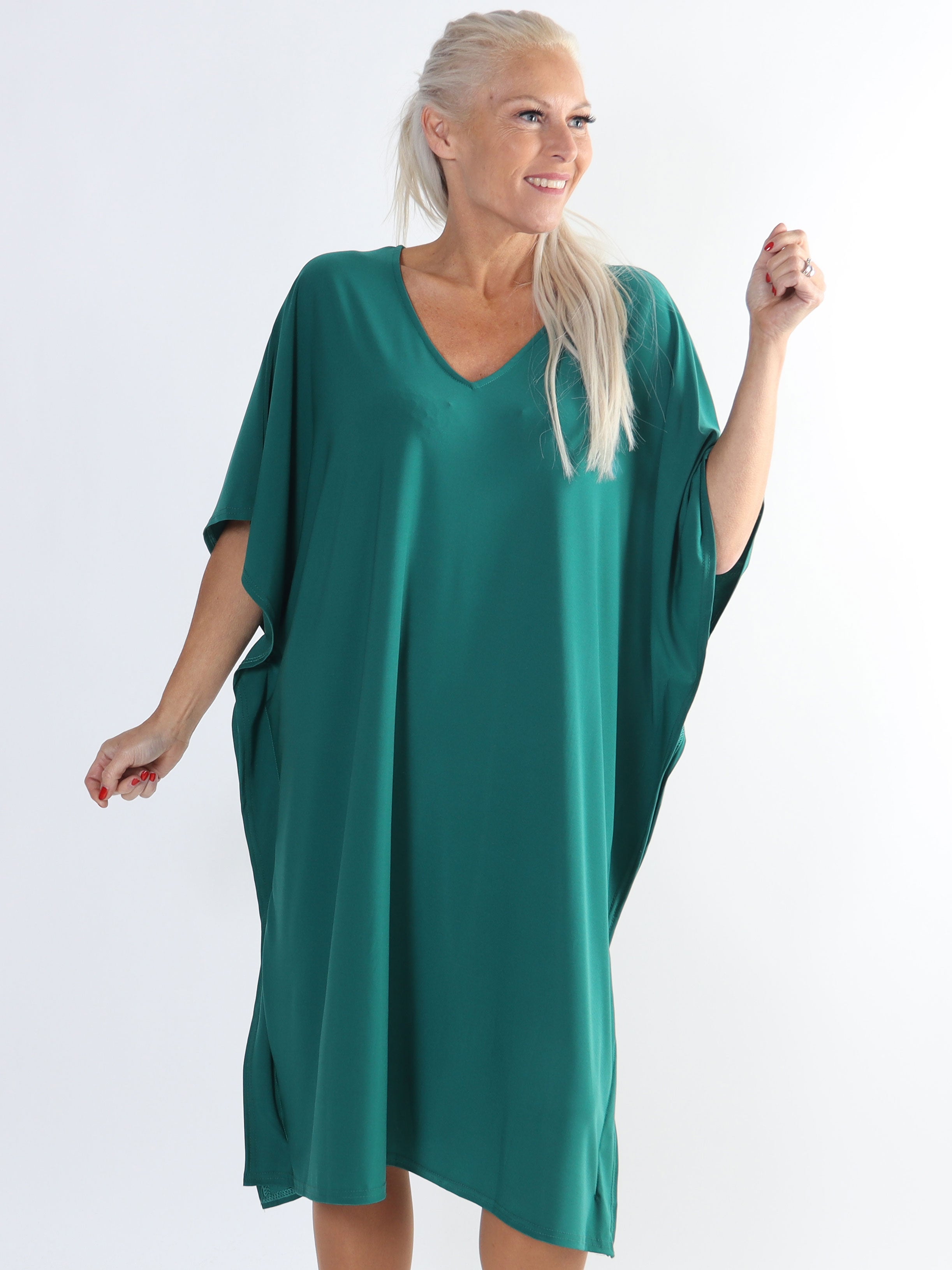 Azmina Plain - Ensfarvet elastisk plus size tunikakjole i løs pasform